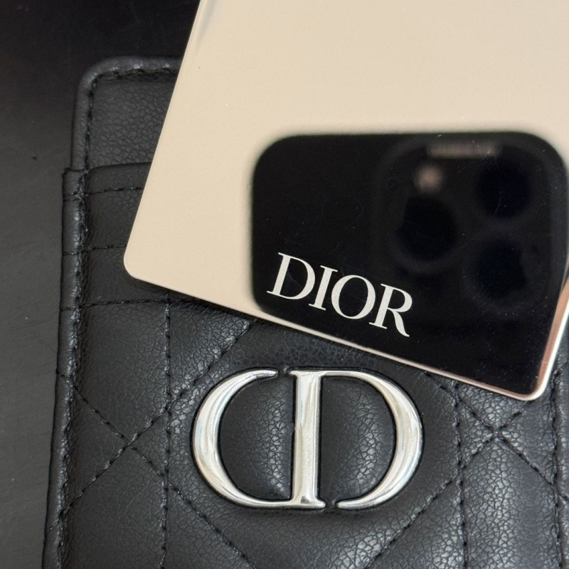 CHRISTIAN DIOR